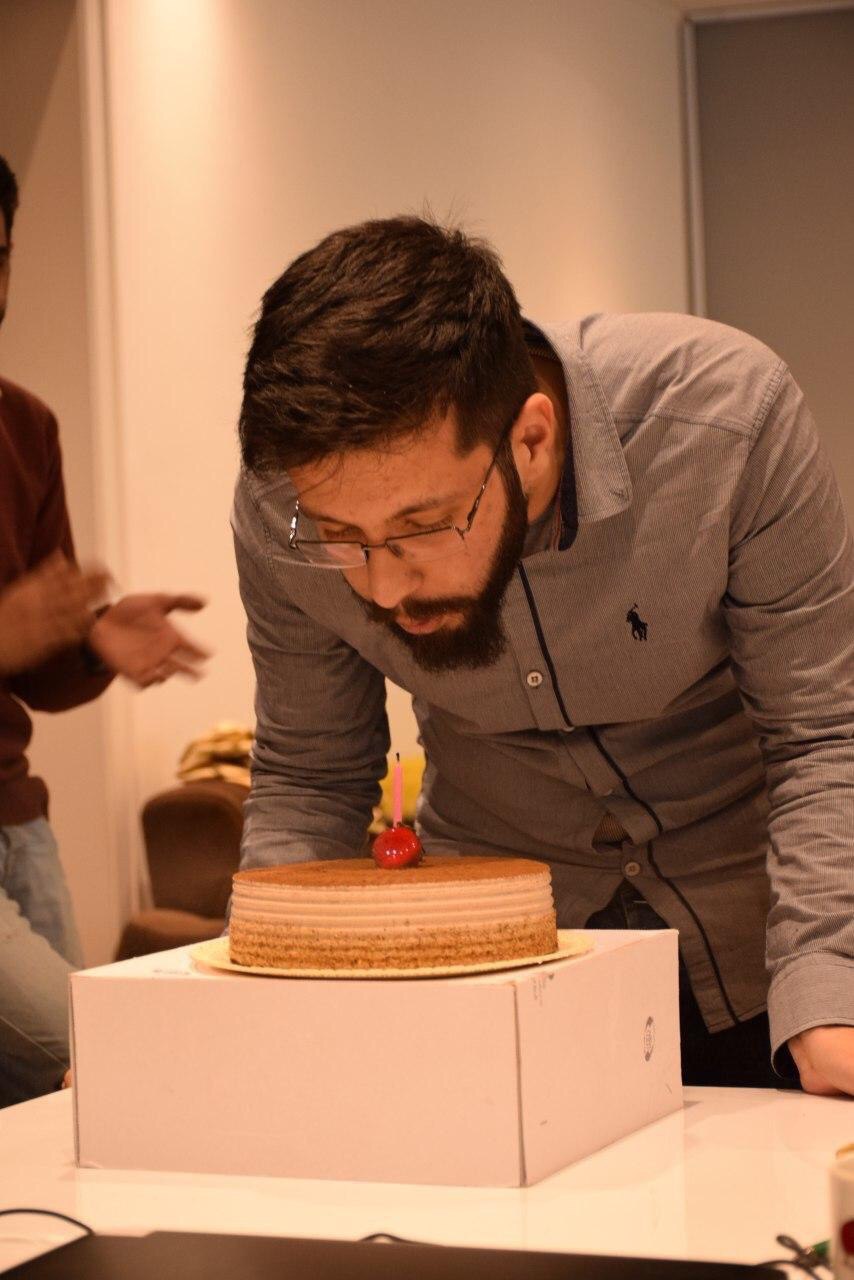 این تصویر مربوط به سومین روز کاری من در وبسیماست که با تولدم همزمان شده بود 