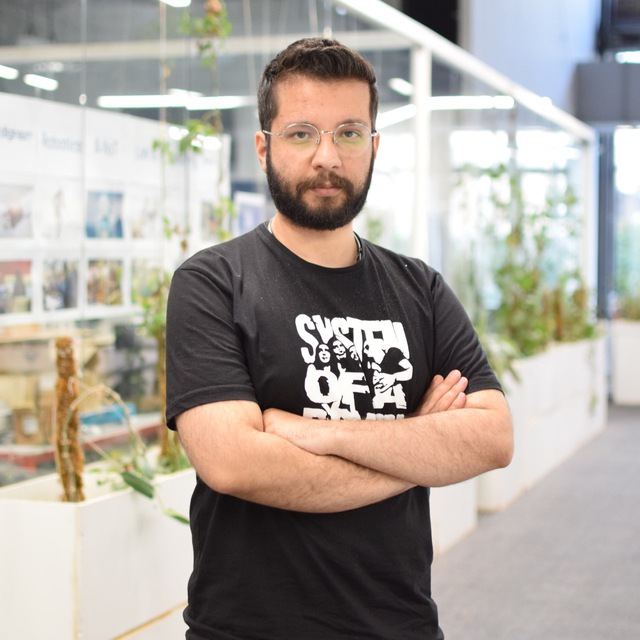 من علی سمیعی هستم